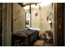 こだわりの【ふわふわベッド】でノンストレスな施術時間を・・・