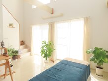 風音(カノン)の雰囲気（陽当たりが良く大きな窓からは沢山の太陽光.開放的な自慢の空間.）