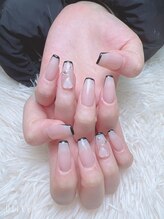 ポピー(Poppy)/変形フレンチネイル