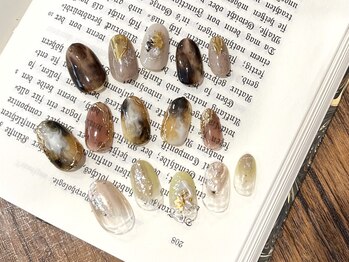 ブラウンニュアンスネイル