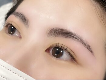 アクアオーラ(AQUA AURA)の写真/HBL《ハリウッドブロウリフト》で叶う憧れのふわっと抜け感♪ナチュラルな立体感のある眉へ！[WAX脱毛込◎]