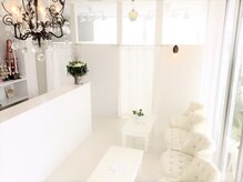 クール(COEUR)/白を基調とし清潔感ある店内