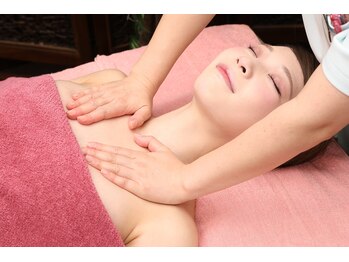 イシス ジェニー マルヤマクラス店(ISIS Genny)/デコルテをマッサージで整える!