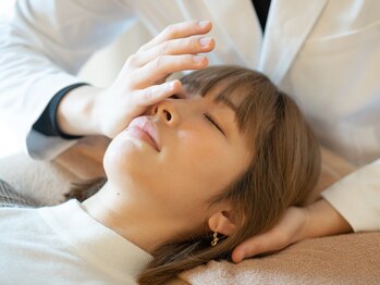 アネラ 南森町(ANERA)の写真/【美脳小顔矯正】顔の骨格と筋肉へアプローチ。黄金比率になれる小顔矯正！憧れの小顔美人に♪