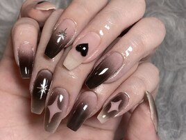 クールかわいい黒グラネイル