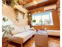 バク寝(BAKU 寝)の雰囲気（木と植物を基調とした落ち着いた店内でリラックスできます♪）