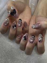 ピンクとブラックで甘辛デザイン