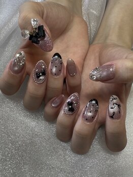 ピンクとブラックで甘辛デザイン