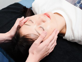 フロー鍼灸整体院(FLOW鍼灸整体院)の写真/【人気No.1】小顔矯正+美容鍼のセットで小顔・リフトアップ効果を最速で実感！お肌のトーンUP効果も◎