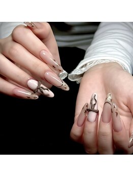 メイ アンド ウェイ(May&Way)の写真/デザイン性の高い、上品なデザインが得意♪爪の形や長さにもこだわっているので、理想のネイルを実現★