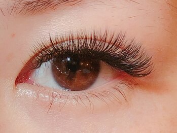 アンムートルーナ(Anmut Luna)/ボリュームラッシュ