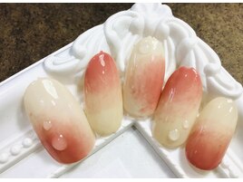 話題沸騰中の桃ネイル