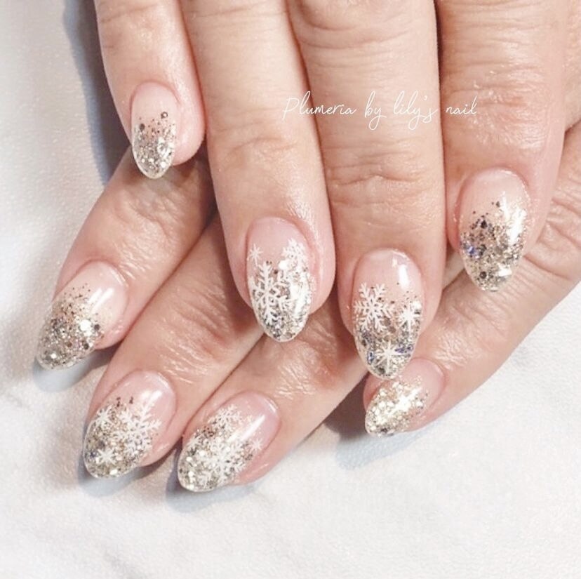シルバーマグネットシェル埋めつくしニュアンスネイル クリスマス 冬 成人式 韓国 2025年-2026年冬トレンド】シルバー クリスマスのネイルデザイン集