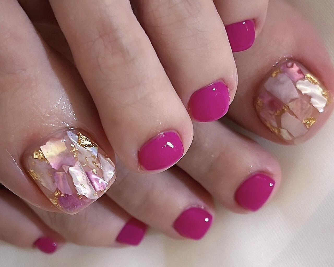 購入前にコメントください。ネイリストママ 専用 よしの(おかま) | 美人のちなつさん💅施術中にYouTube観ながら