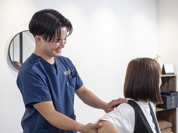 西神中央はなまえ整骨院の写真/ボキボキしない整体+トレーニングの動作改善でゆがみきった身体のバランスをしっかり整え生活の質をあげる!