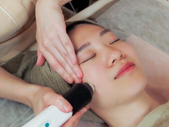 アイビー 二子玉川店(IB)の写真/エイジングケアに特化した最新マシンで気になるフェイスラインたるみ改善!目元もリフトアップ!すっきり小顔