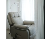 リクライニングチェアでリラックスしてお過ごしいただけます☆