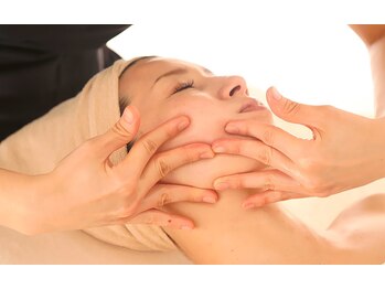 トータルビューティー シーズン(TOTAL BEAUTY Season.)/フェイシャル肌質改善コース