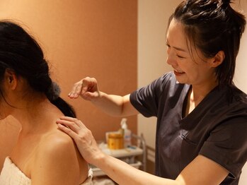 インヤン美容鍼 鍼灸治療院 表参道外苑前院の写真/【痛みが少ない美容鍼使用◎】内出血のリスク軽減！細くて短い鍼を浅く広く打つ高技術手法でたるみを改善！
