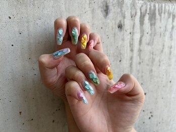 リリカネイル(Ririka nail)の写真/サンプル数とカラー数に自信あり！可愛過ぎて悩んでしまうお客様多数♪持ち込みも大歓迎◎