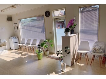 張整骨院/待合室です。