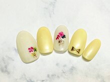クイーンビー(QUEEN BEE)/４月定額ネイル￥6900