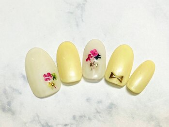 クイーンビー(QUEEN BEE)/４月定額ネイル￥6900