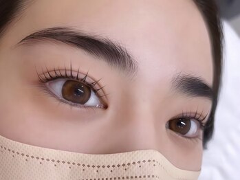 アミララボ(AMIRA LABO)の写真/ネイル＆アイ同時施術が可能！ワンホンなど流行りのデザインもお任せ◎まつげの状態に合わせて施術します♪
