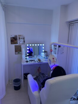 エクシアホワイトニング 代々木店/ホワイトニング照射中