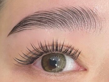 ラッシュラブ 梅田店(Lash love)の写真/【梅田駅すぐ】美眉スタイリングでお顔の印象は変わる!骨格に合わせて最適な眉毛を提案!メイクも時短◎