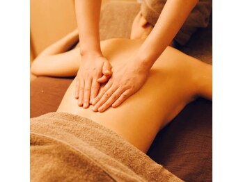 手もみとエステ む~/