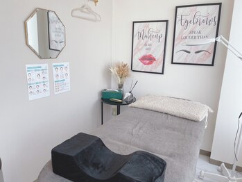 シス(SiS)/眉毛施術ルーム