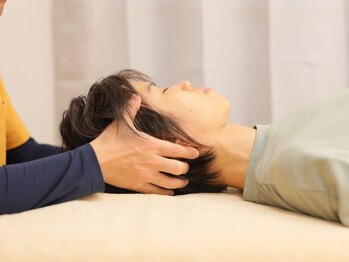 鍼灸院アゼ(AZE)の写真/鍼灸による肩こりへのアプローチは、肩周辺の筋肉や神経だけでなく AZEでは「心身一如」という概念を重視◎