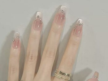 キラキラビジューネイル