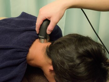 くわえ鍼灸整骨院の写真/男性の頑固な肩首の凝り感に終止符!超音波で深部へアプローチ◎頭痛もケア♪