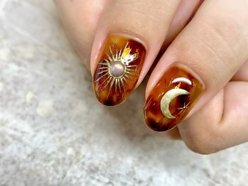太陽と月ネイル