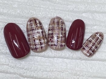 ハニービービー(Honey Bee Bee)/赤ツイードネイル