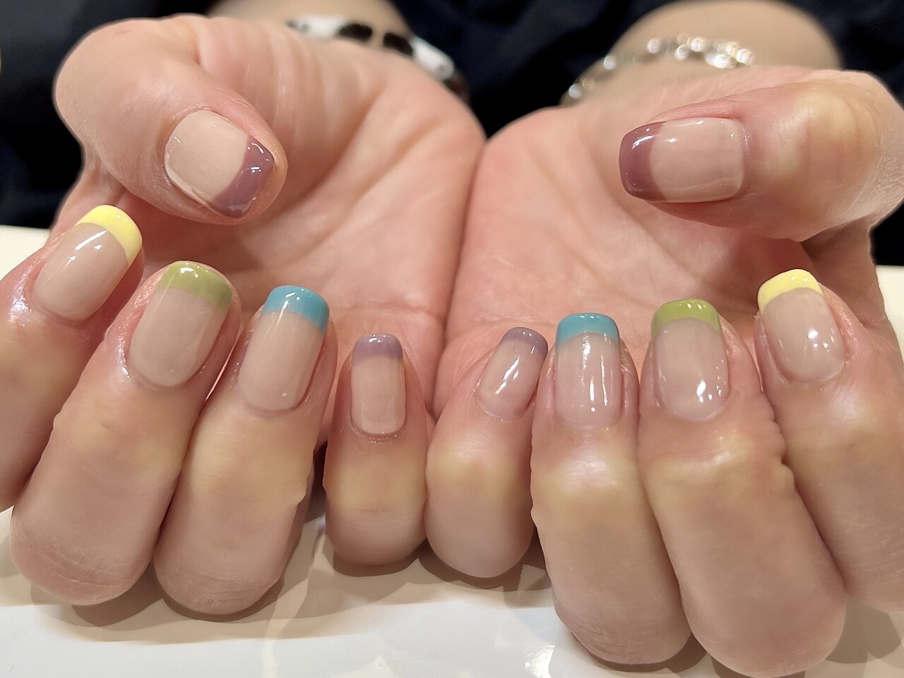 2025年-2026年冬トレンド】カラフルのネイルデザイン集｜人気順｜20