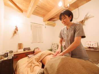 うずまきはり灸治療院/おなかの施術から始めます