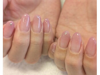 ラ プリュム(La plume)の写真/＜上品なシンプルネイルが得意＞あなたの為の似合わせカラー＆シンプルだからこそ際立つフォルムが◎