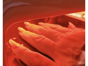 カリア ネイル(CaLIA+NAIL)の写真/美肌美爪育成の赤色LEDで爪もお肌も美しく導く大人のネイルサロン★美しいフォルムが映える手元へ♪