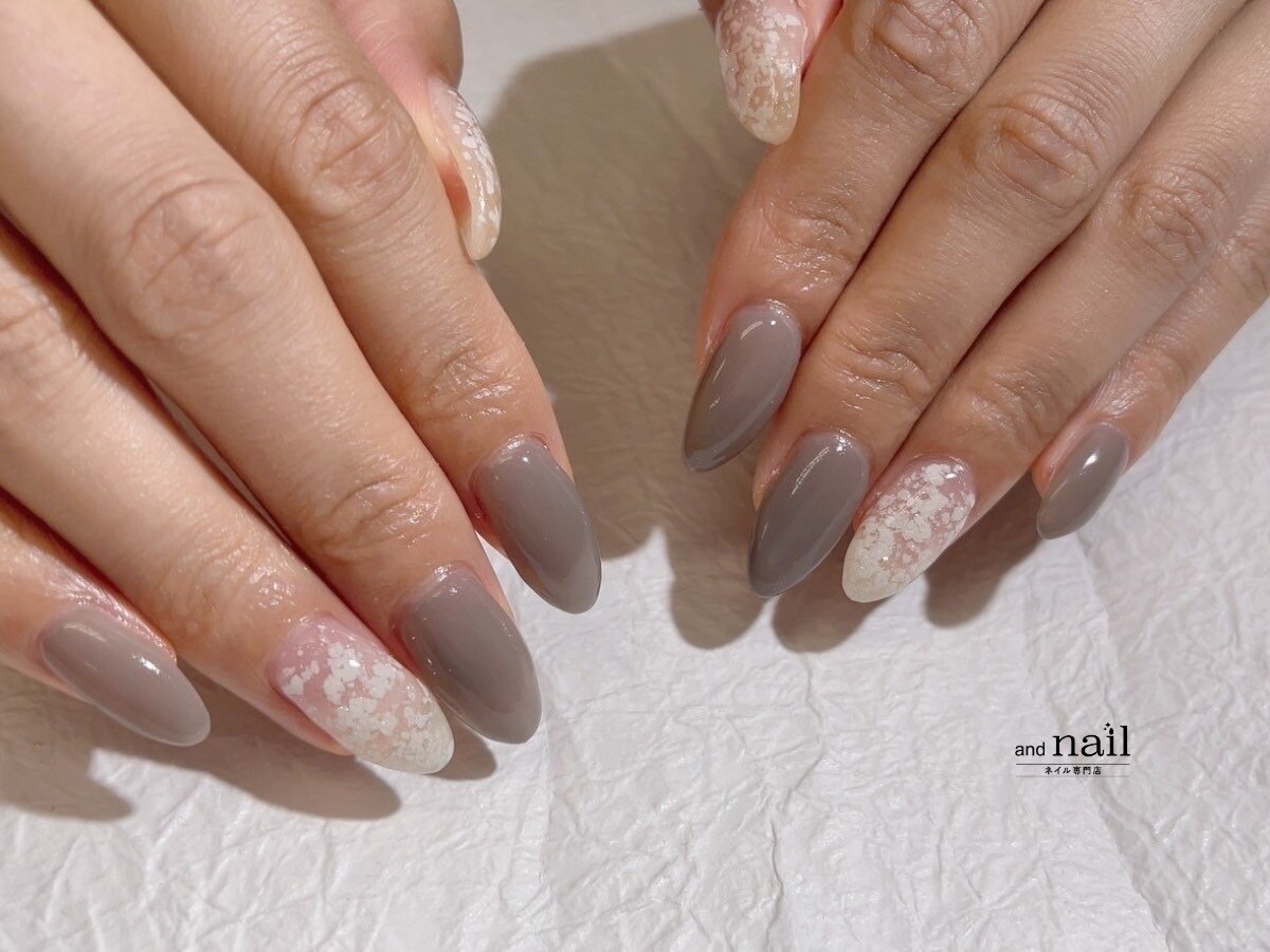 2026年春トレンド】グレー オフィスのネイルデザイン集｜人気順｜5
