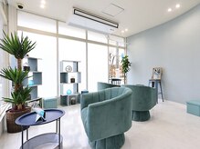 ウェルネスラウンジナギ(Wellness Lounge NAGI)/ラウンジは開放感のあるつくり