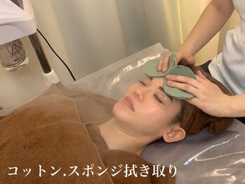 マニス(MANIS)/2.コットンorスポンジで拭き取り