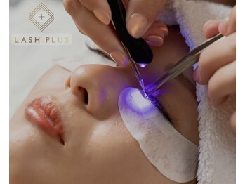 カリネメル(CALINER mel)の写真/【最新LEDまつエク導入！】従来のLEDより更に早い☆モチが良い☆目に優しい♪導入記念価格☆新規100本¥4600