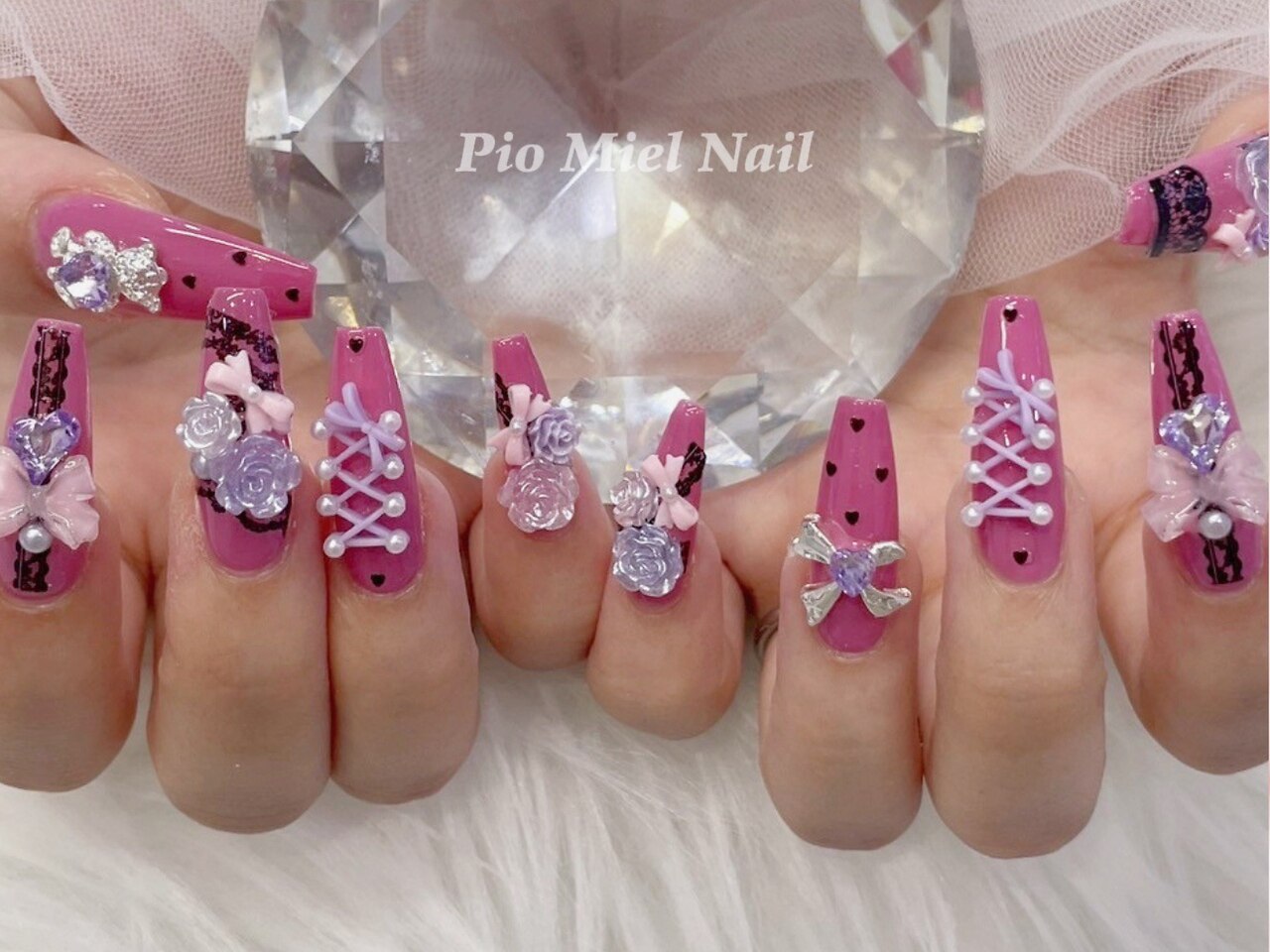 ピンク×コルセットの甘辛ネイル：PG013470228｜ピオミエルネイル 新宿