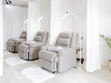 スズ バイ リュミエ 守山店(Suzu by Limier)の雰囲気(半個室空間のふかふかリクライニングでリラックス♪)