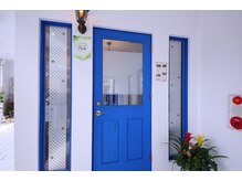 女性専用サロン プティ プティ(Petit-Petit)/可愛らしいドアをくぐって店内へ