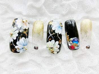 ネイリシャス(NAILICIOUS)/ブラック・ゴールドの花柄ネイル
