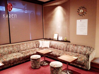 カレン 都城店/和モダンなゆったりラウンジ